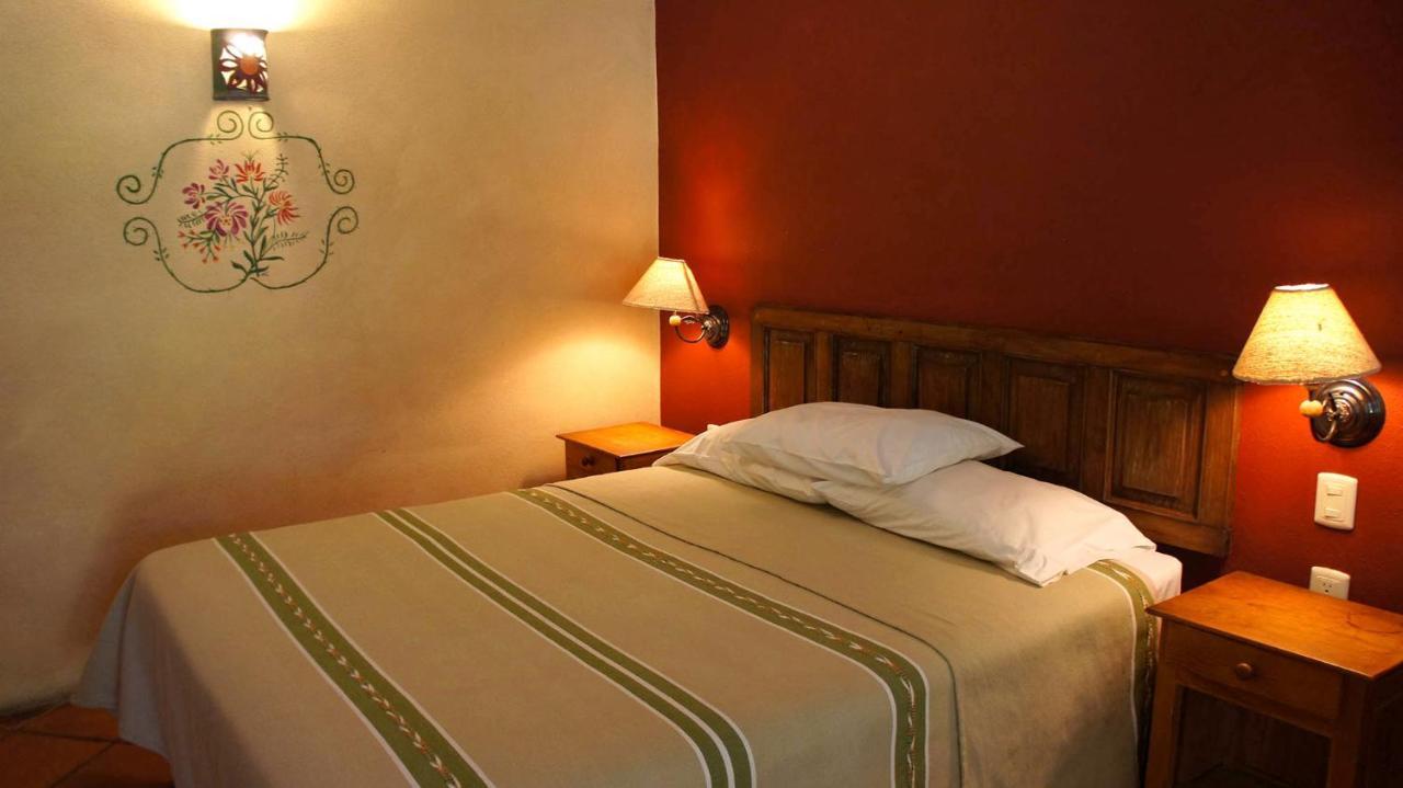 Villa Patzcuaro Garden Hotel Buitenkant foto
