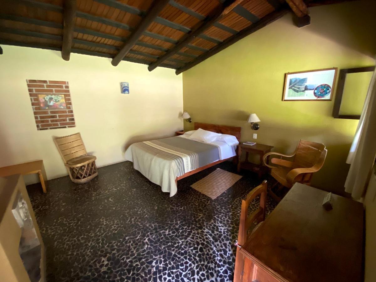 Villa Patzcuaro Garden Hotel Buitenkant foto