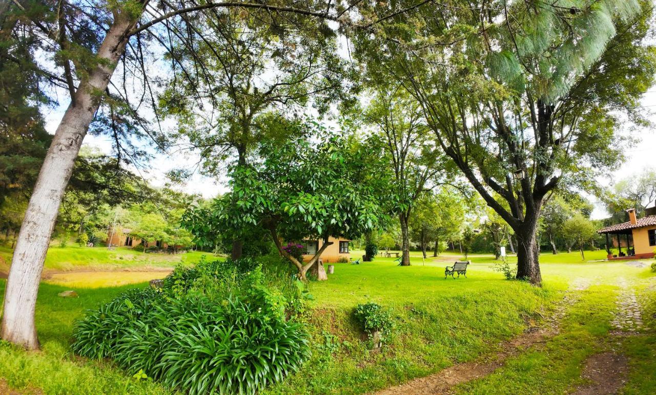 Villa Patzcuaro Garden Hotel Buitenkant foto